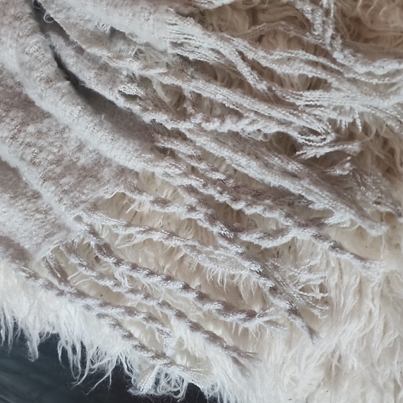 Anthropologie Mer Sea Chunky Knit Gradient Ombre Gray Blanket Scarf Shawl - Picture 5 of 9